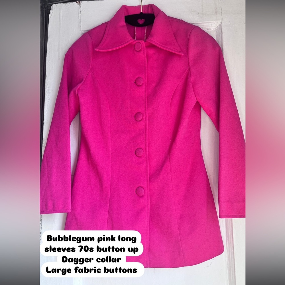 Bubble gum pink, long sleeve vintage 70s dagger collar button up. Fits small